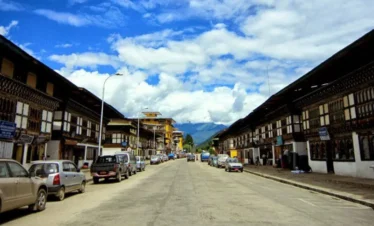 Colorful_town_of_Paro
