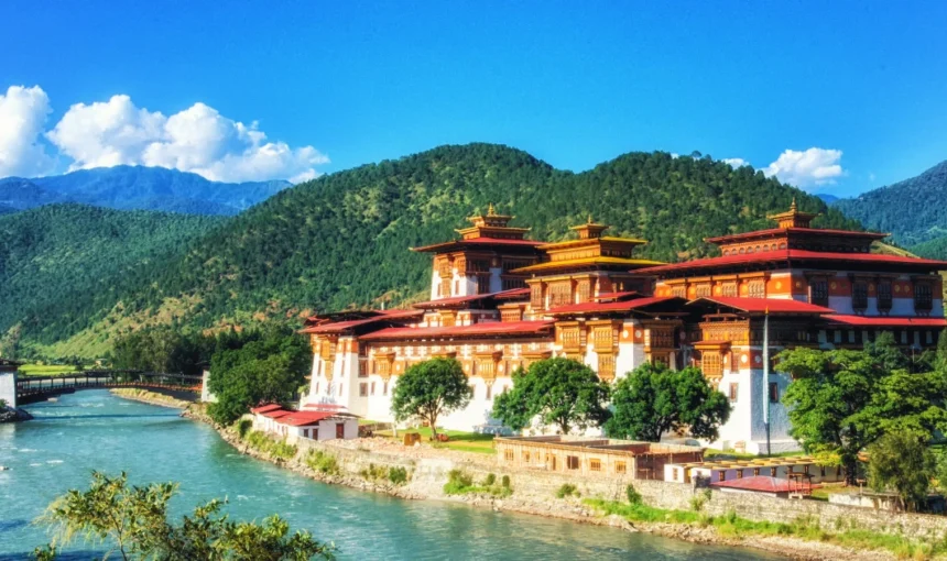 The Complete Guide to Punakha Dzong: Bhutan’s Historic Fortress Monastery